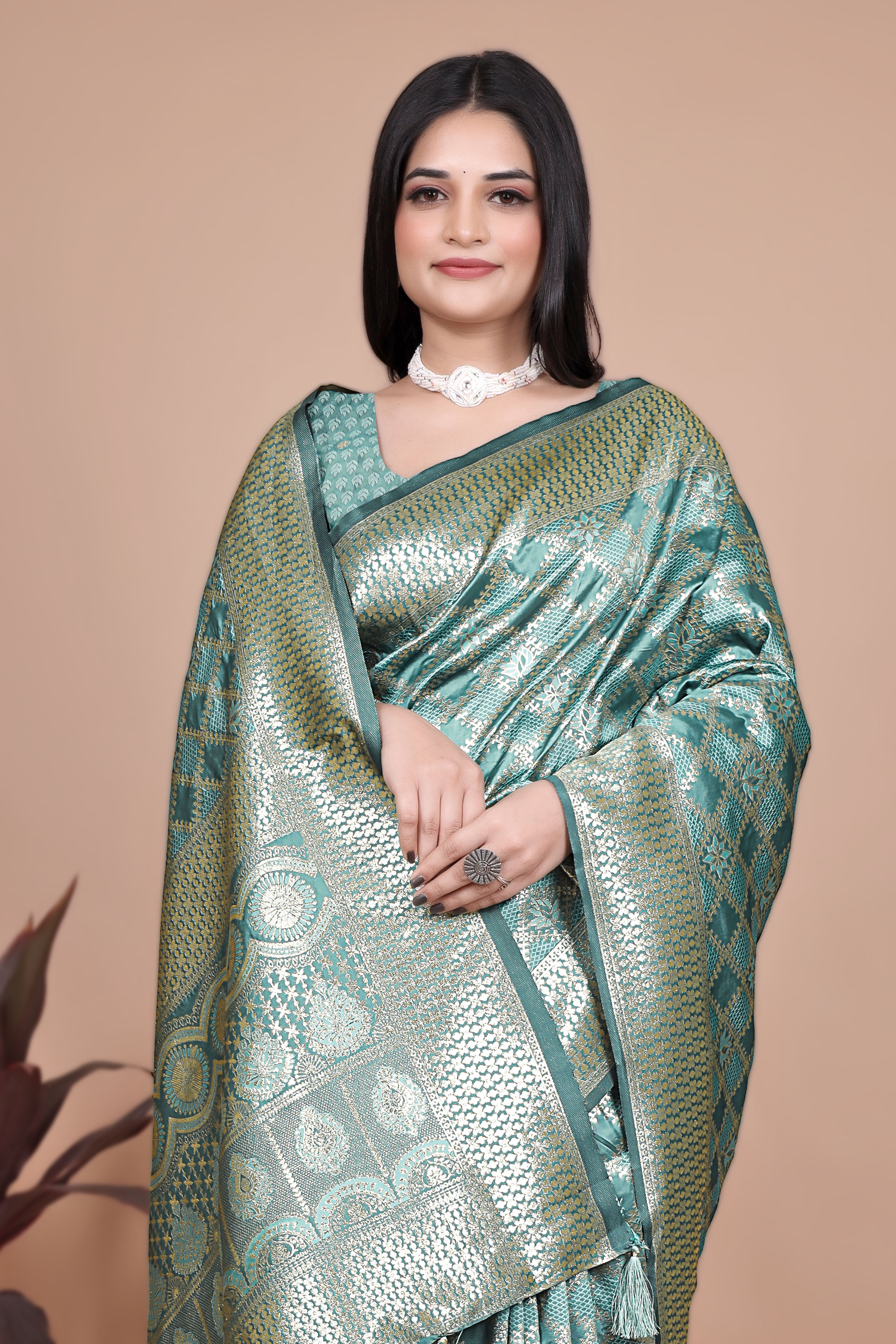 Banarasi Silk Saree with Golden Zari Elegance with 4 color ✨💚